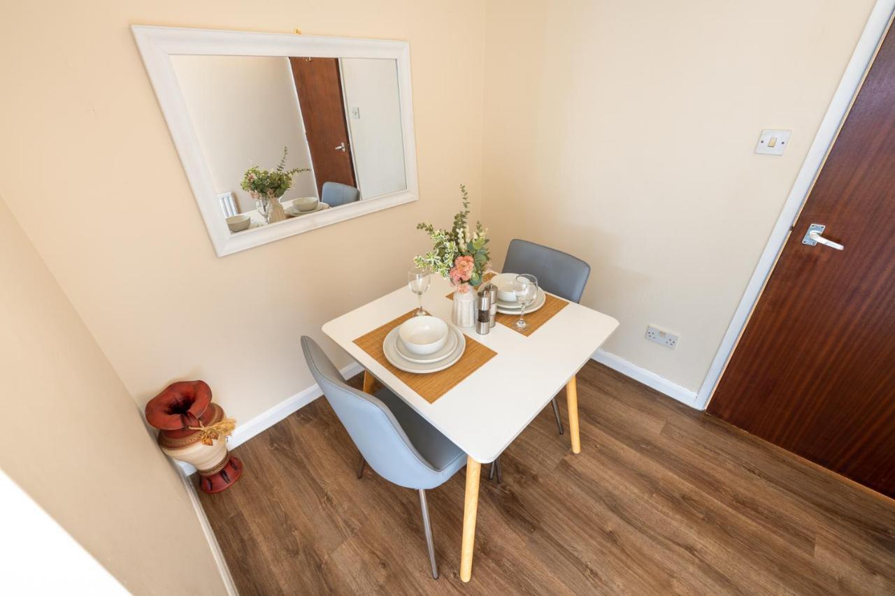 Staines-upon-Thames Grange Studio Apartment - Heathrow מראה חיצוני תמונה