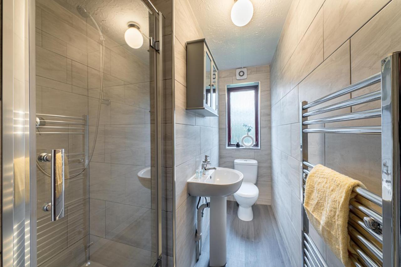 Staines-upon-Thames Grange Studio Apartment - Heathrow מראה חיצוני תמונה