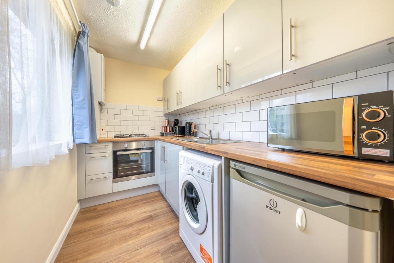 Staines-upon-Thames Grange Studio Apartment - Heathrow מראה חיצוני תמונה