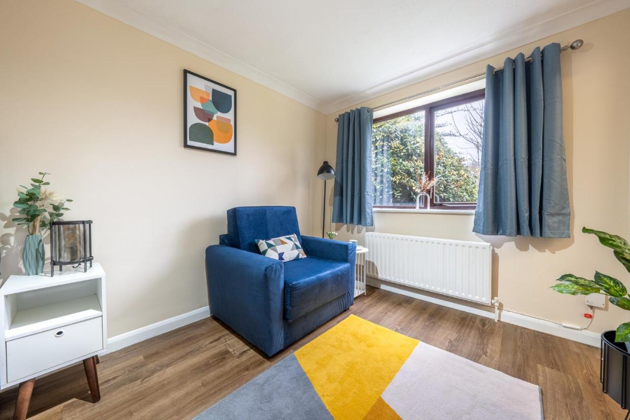 Staines-upon-Thames Grange Studio Apartment - Heathrow מראה חיצוני תמונה