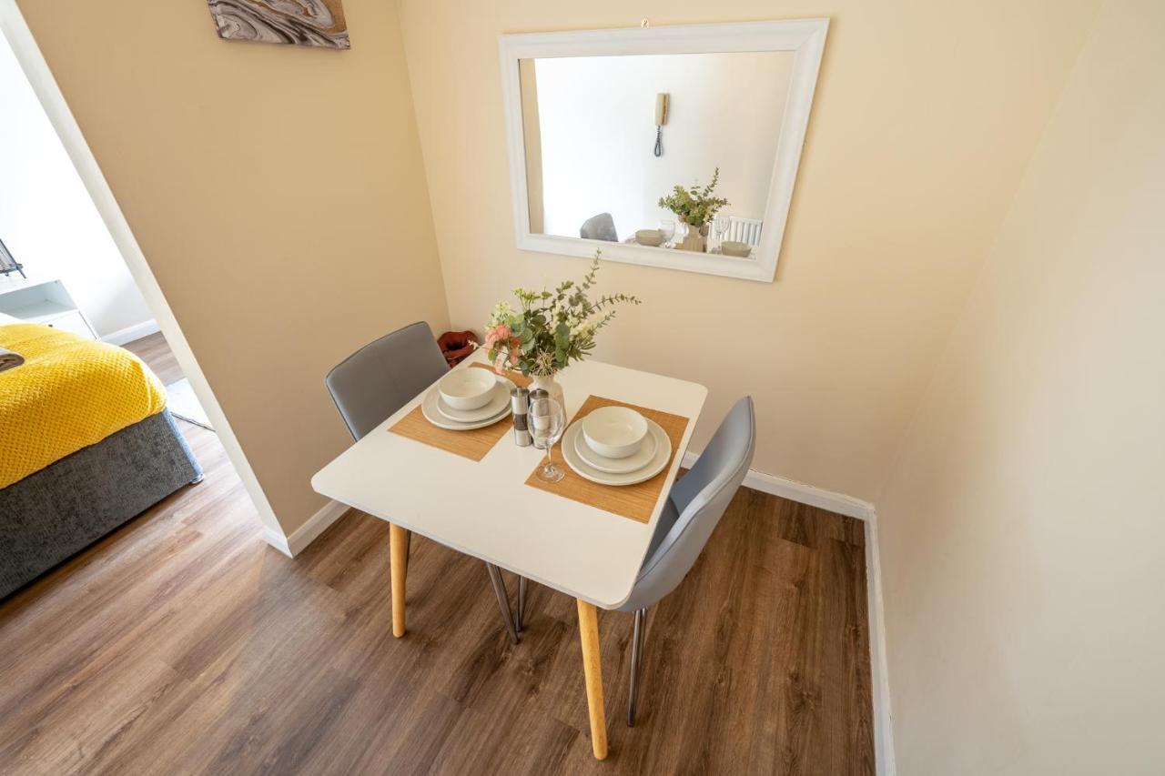 Staines-upon-Thames Grange Studio Apartment - Heathrow מראה חיצוני תמונה