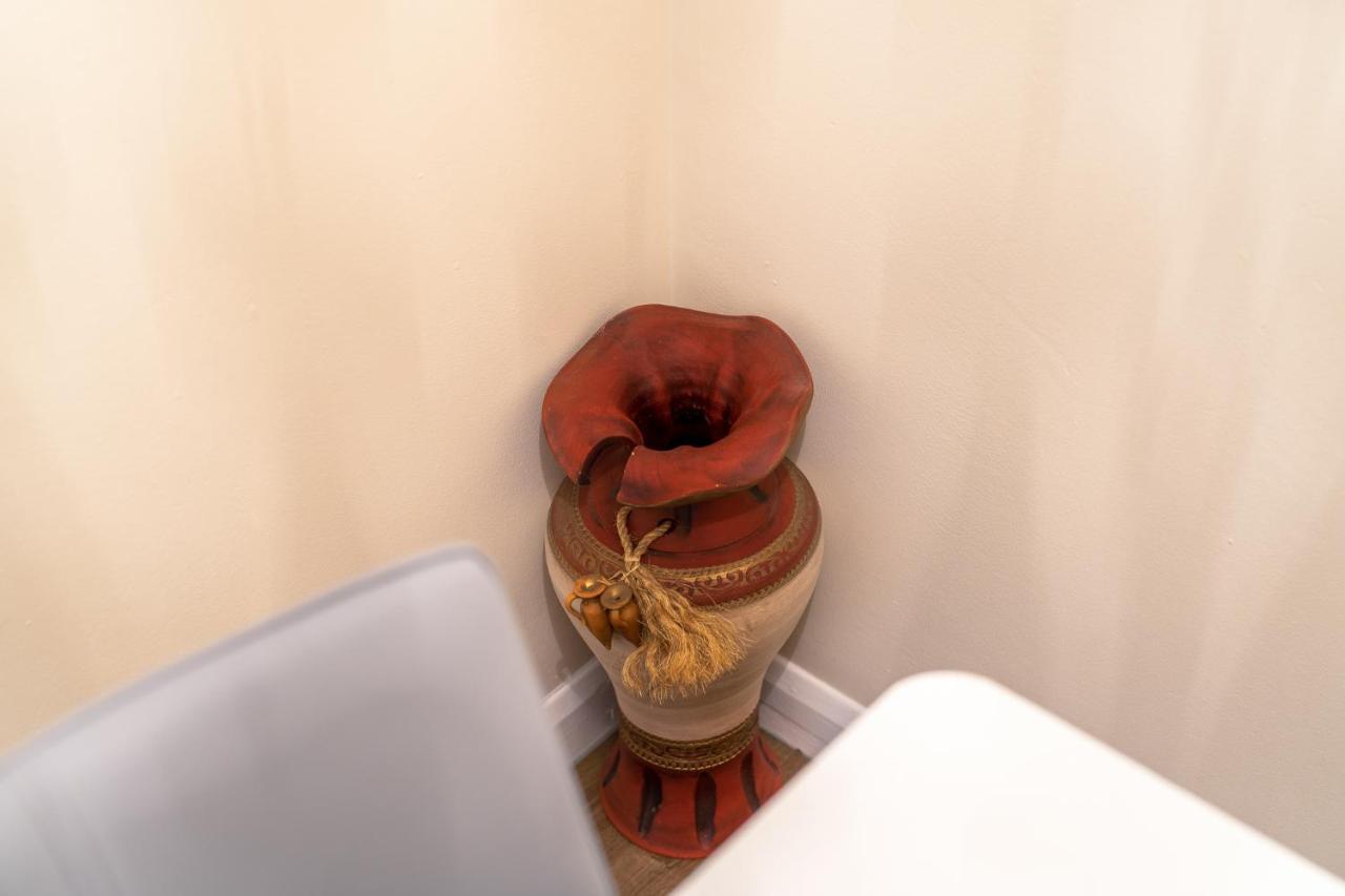 Staines-upon-Thames Grange Studio Apartment - Heathrow מראה חיצוני תמונה