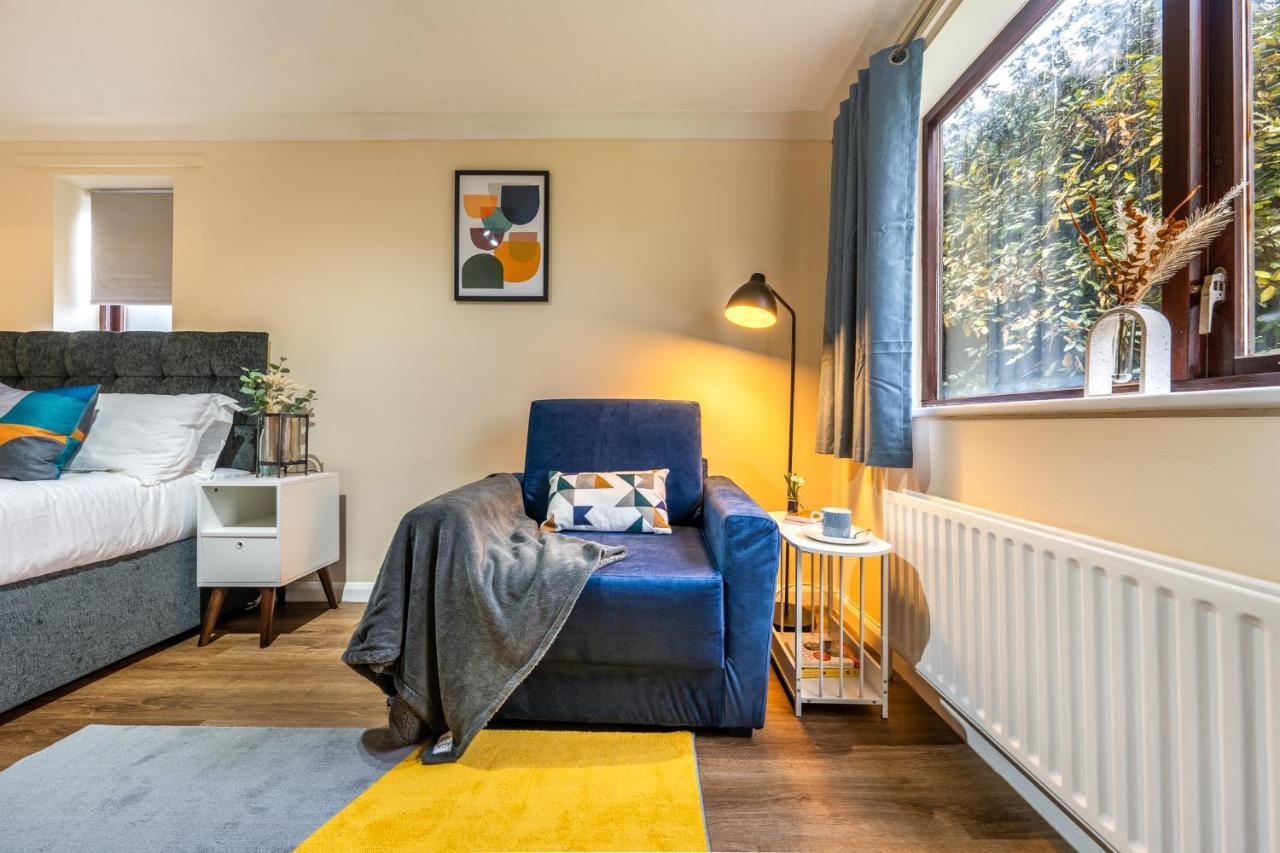 Staines-upon-Thames Grange Studio Apartment - Heathrow מראה חיצוני תמונה