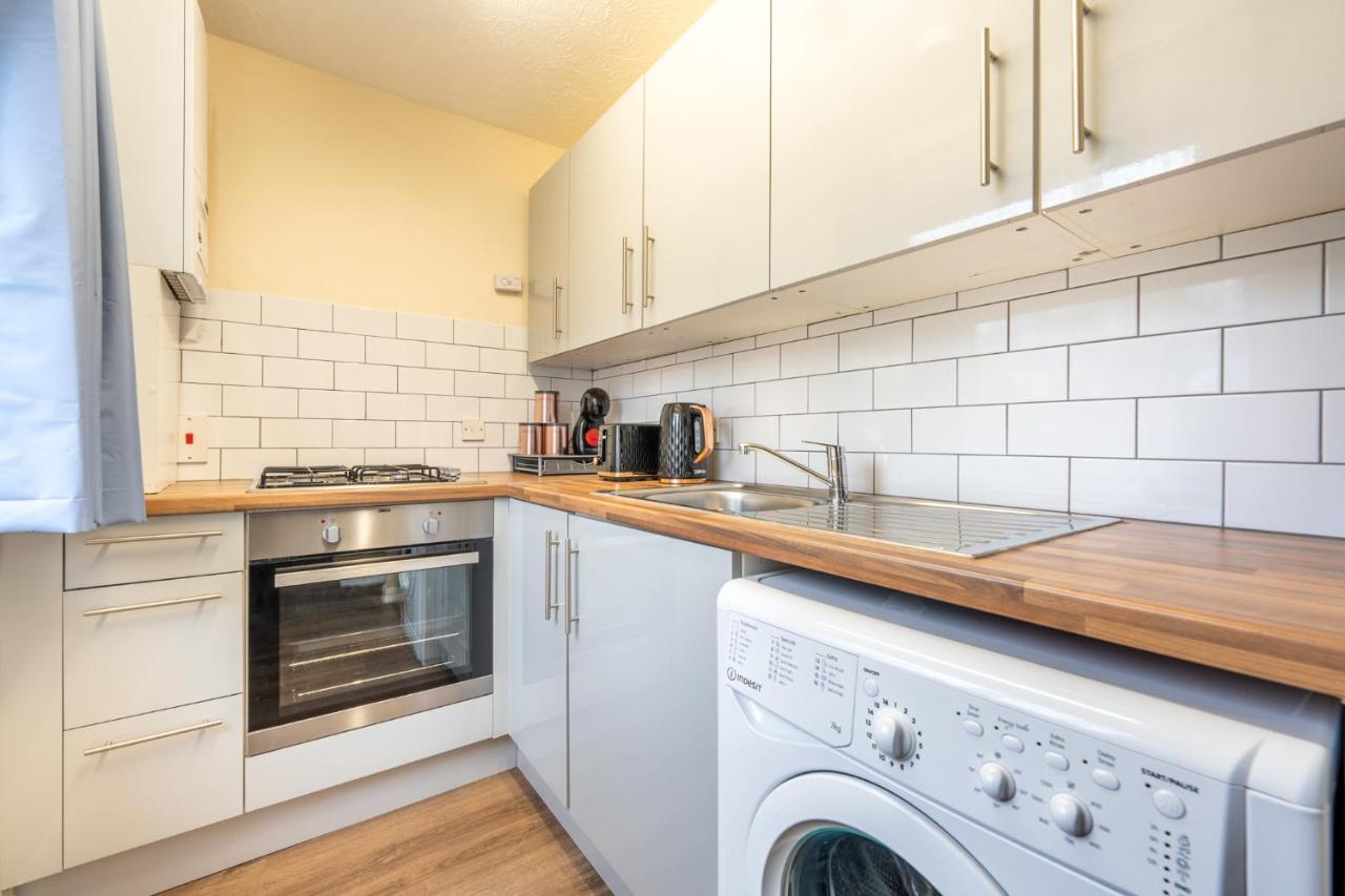 Staines-upon-Thames Grange Studio Apartment - Heathrow מראה חיצוני תמונה