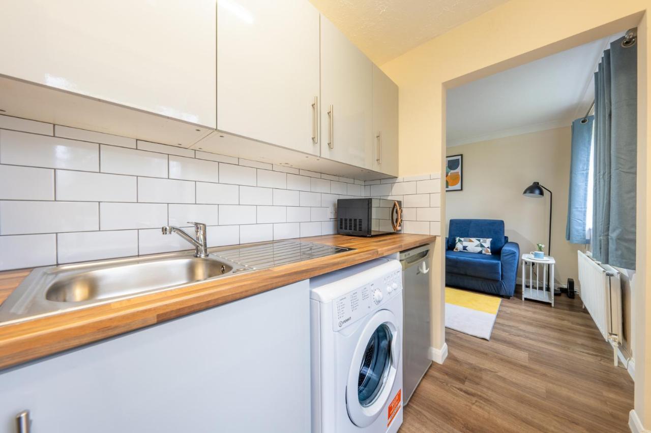 Staines-upon-Thames Grange Studio Apartment - Heathrow מראה חיצוני תמונה